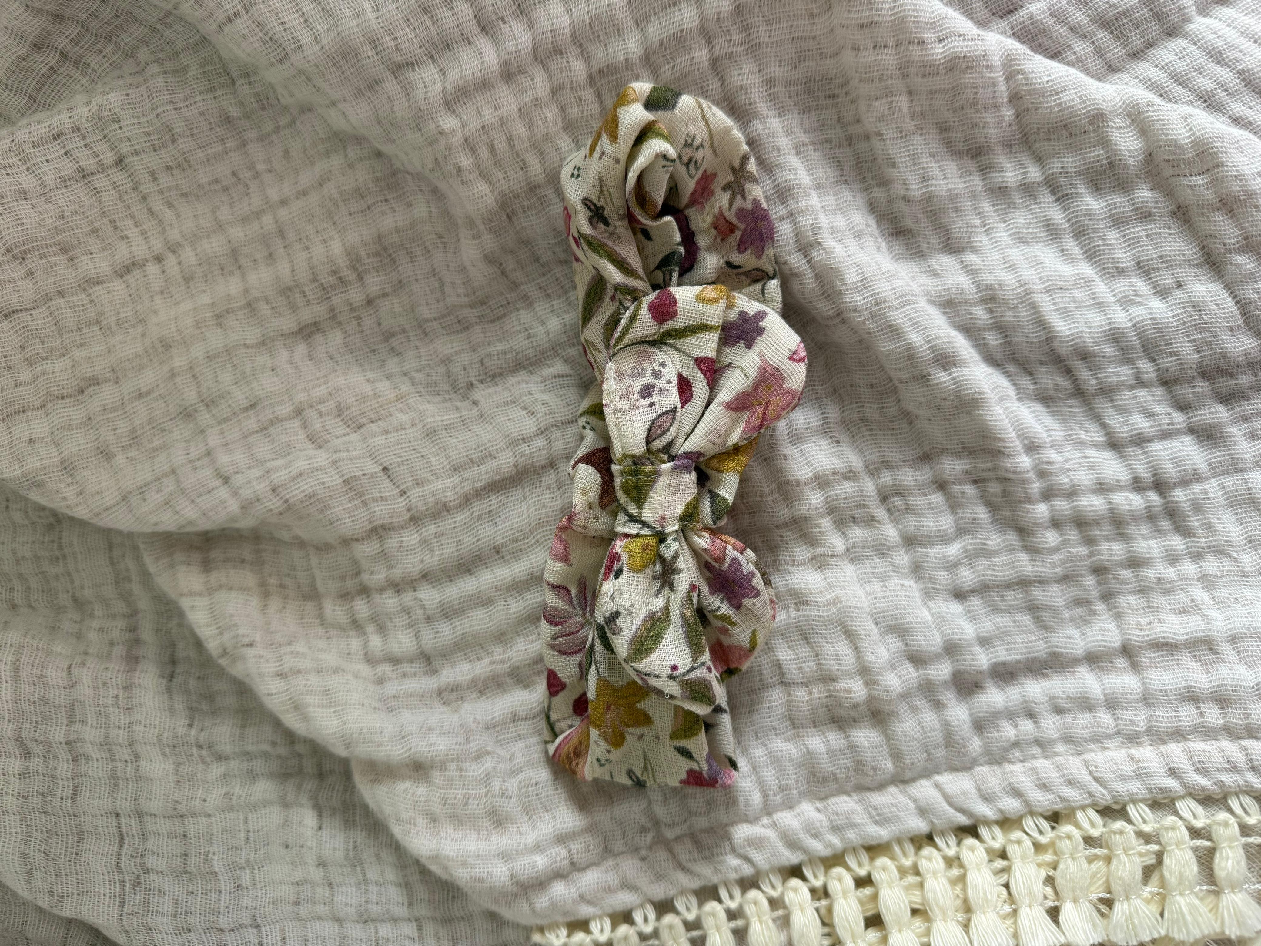 LITTLE PETAL MUSLIN SWADDLE